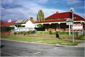 House crn David & Hume st & old cottage next door & silos in